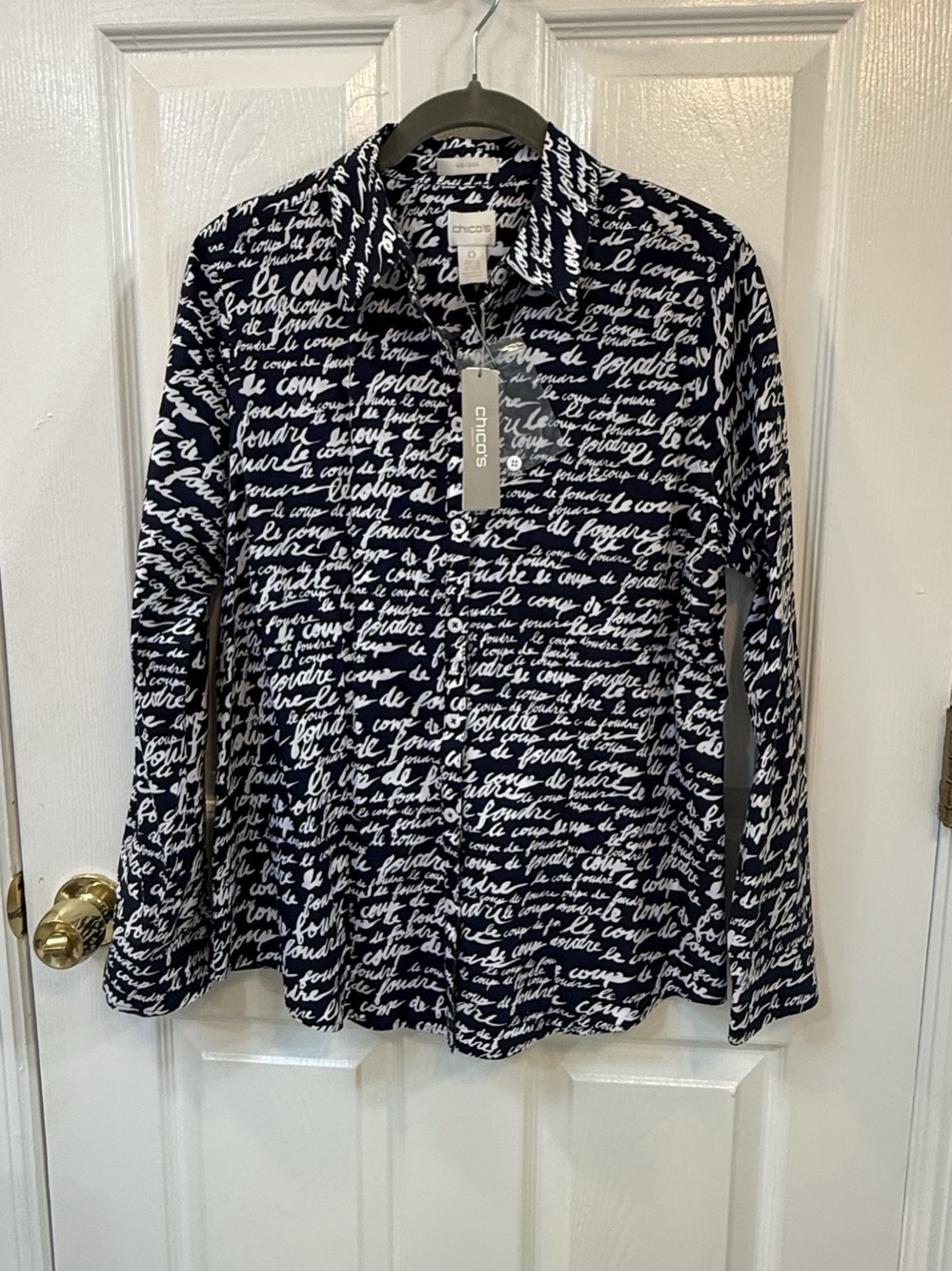 Chico's Le Coup De Foudre Script Print Button Down Shirt. Size 0 NWT